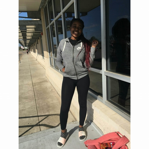 Meet your Posher, Bray - Picture 1 of 1